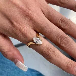 NEW✨18K Gold Plated Eyes Zirconia Ring